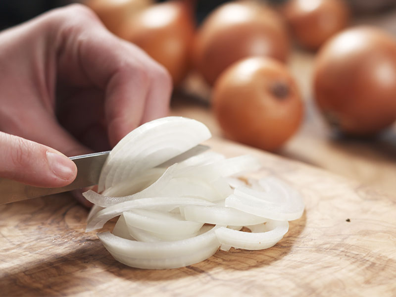 Soğanın suyunu süzün