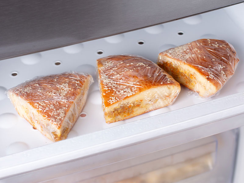 Buzluğa tek tek veya tepsiyle yerleştirin