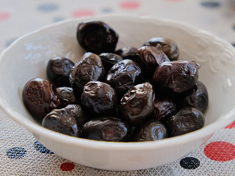 Siyah Gemlik Zeytini → Pul Biber & Defne Yaprağı