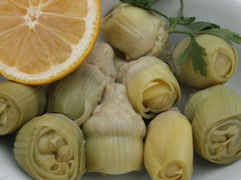 Enginar Kalplerinin Kararmasını Önleyen Limonlu Su Banyosu