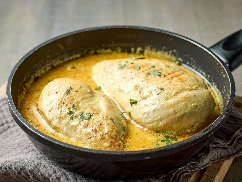 Tavada Kremalı Tavuk Sote