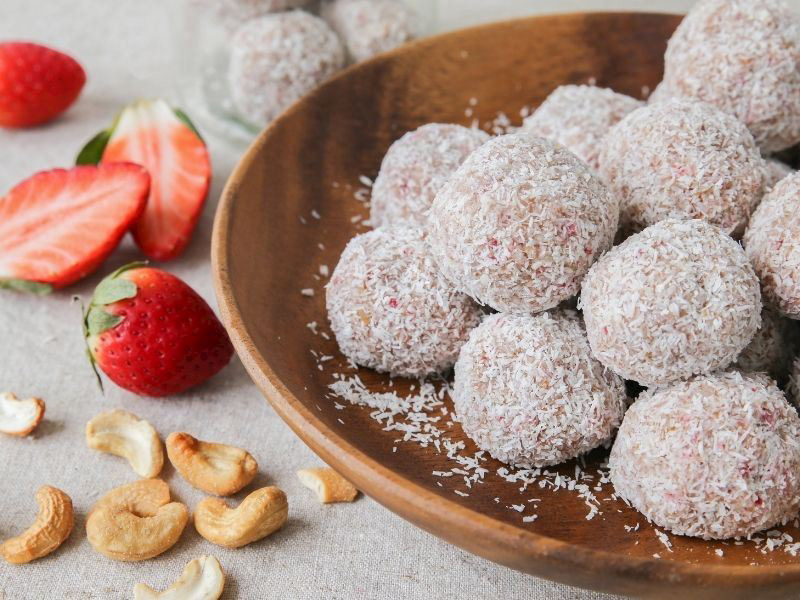 Çilekli Puding Topları