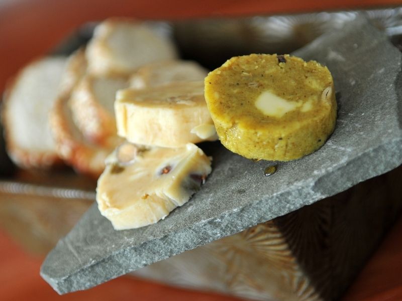 Tatlı Kaçamak: Bal, Tarçın Ve Meyve Karışımları