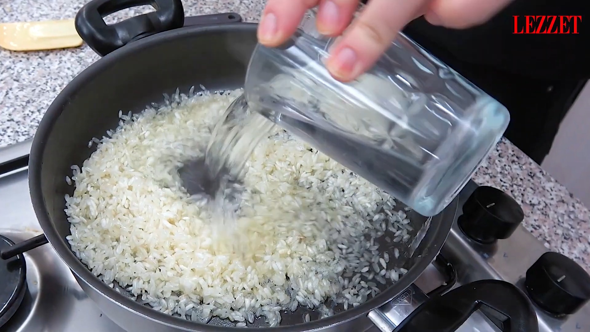 su eklenen pirinç