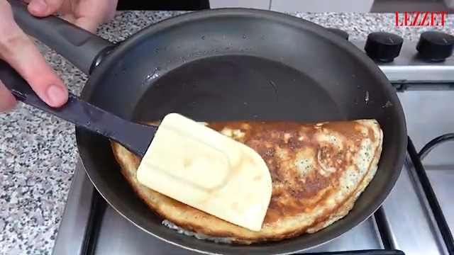 tavada pişen omlet