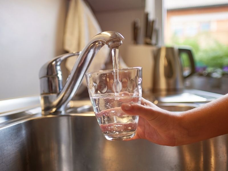 Gün Boyunca Su İçmeyi Hatırlatacak Küçük Rutinler Oluşturmak