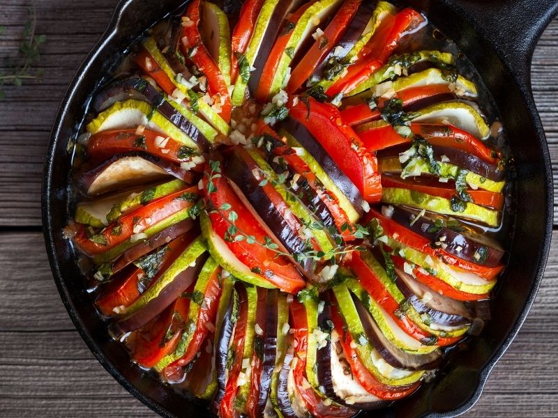 Sebze Dilimleri İle Görsel Bir Şölen Sunuyor