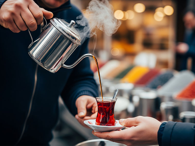 Kaynar suyu doğrudan demliğe dökmek