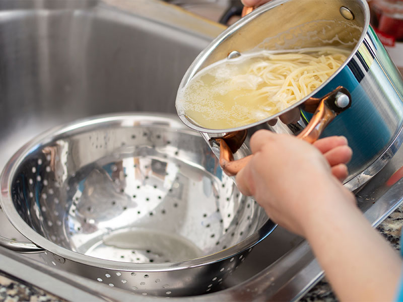 Tencere ve tavayı yanlış ısıda kullanmak