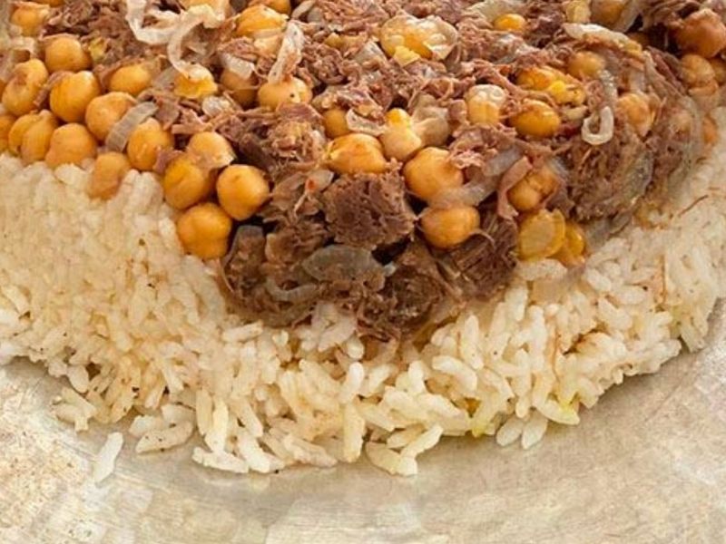 Lezzet Mimarisi: Et Ve Pirincin Kat Kat Dizilmesi