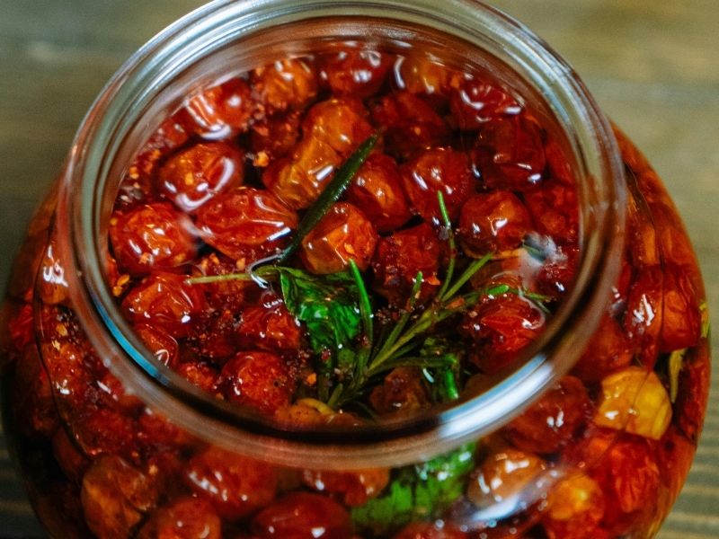 Domates kurusu yağda saklama