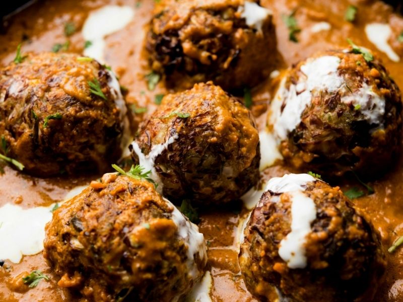 Hint Mutfağından Baharatlı ve Soslu Kırmızı Havuç Kofta (Gajar Kofta Curry)