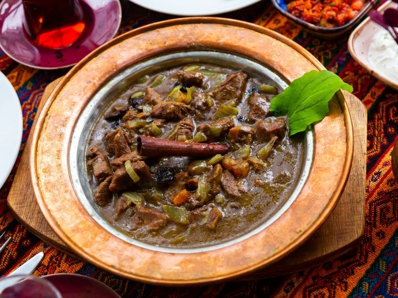 Kuru Meyvelerin Eklenmesi Ve Saray Usulü Sunum