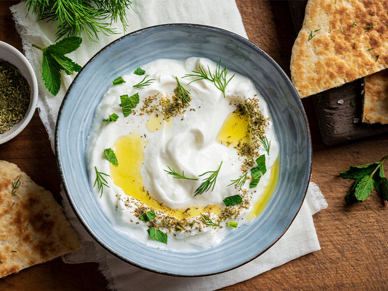 Kıvamı kontrol ederek su ekleyin