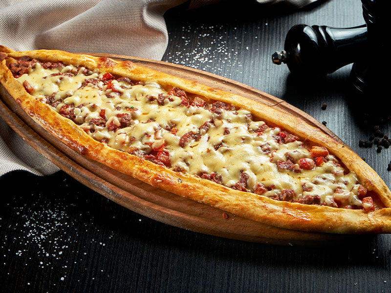 kavurmalı kaşarlı pide