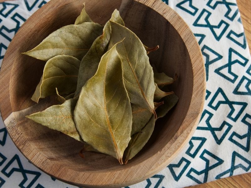 Defne Yaprağı İle Sütü Aromalandırma Yöntemi