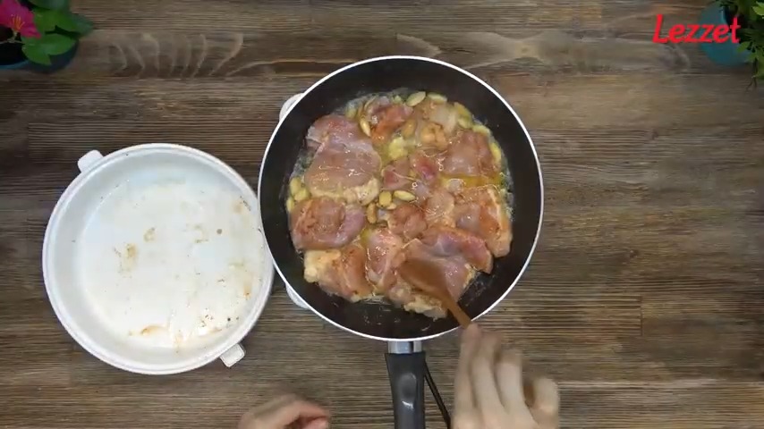 tavada kızartılan tavuk