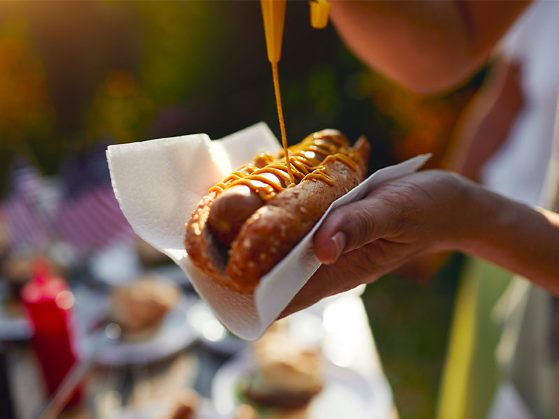 Sosisleri Önce Hafifçe Pişirin