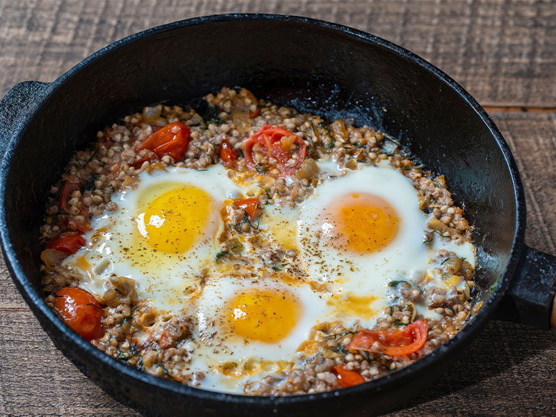 Yumurtaların eklenmesi ve tatlandırma