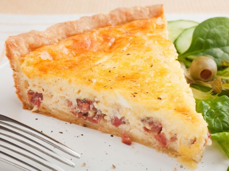 Altın Sarısı Kızaran Quiche Lorraine Servisi