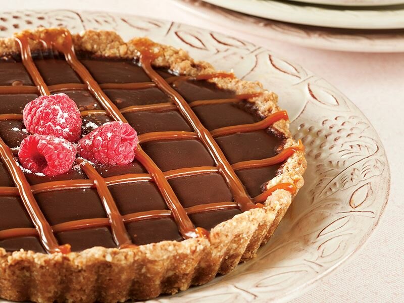 bisküvi tabanlı ve karamelli tart