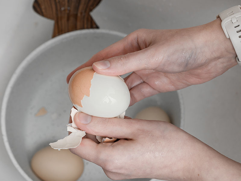 Yumurtayı Hafifçe Çatlatıp Bekletin