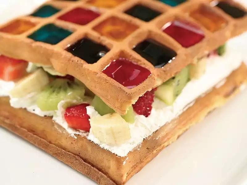 labne peynirli meyveli waffle