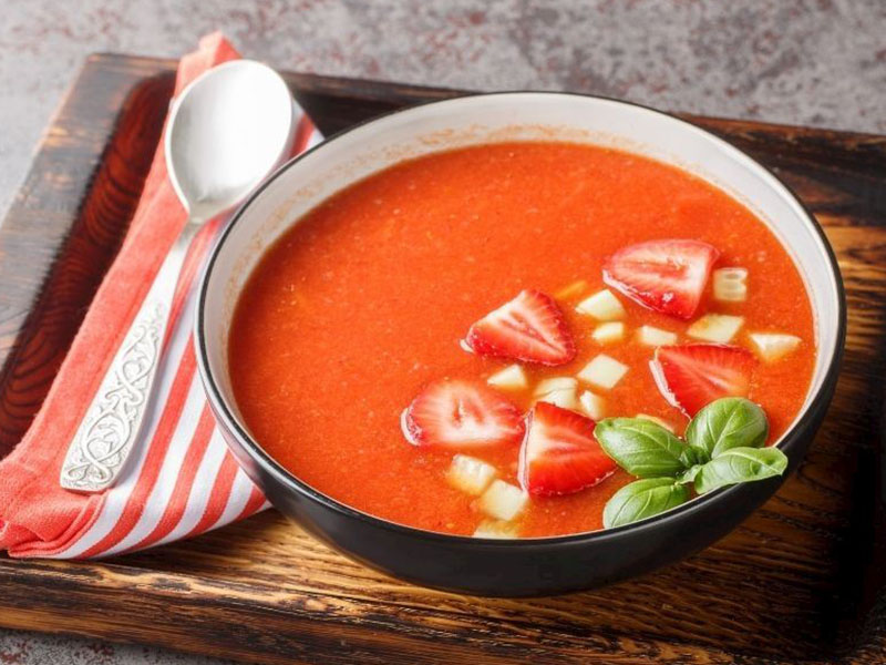 Gazpacho (Soğuk Domates Çorbası)