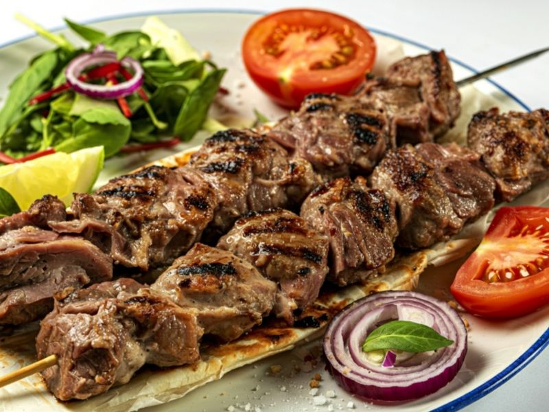 Modern Ve Hafif: Mevsim Yeşillikleri Salatası