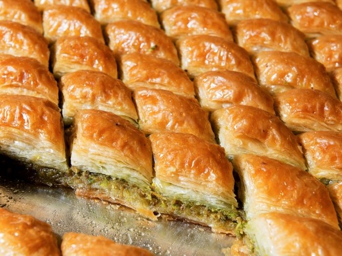 Çıtır Dokuyu Ve Katların Formunu Koruyor 