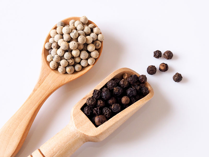 beyaz biber ve karabiber