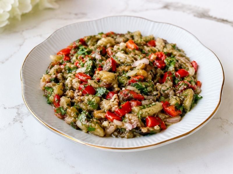 Soğanlı Patlıcan Salatası Tarifi