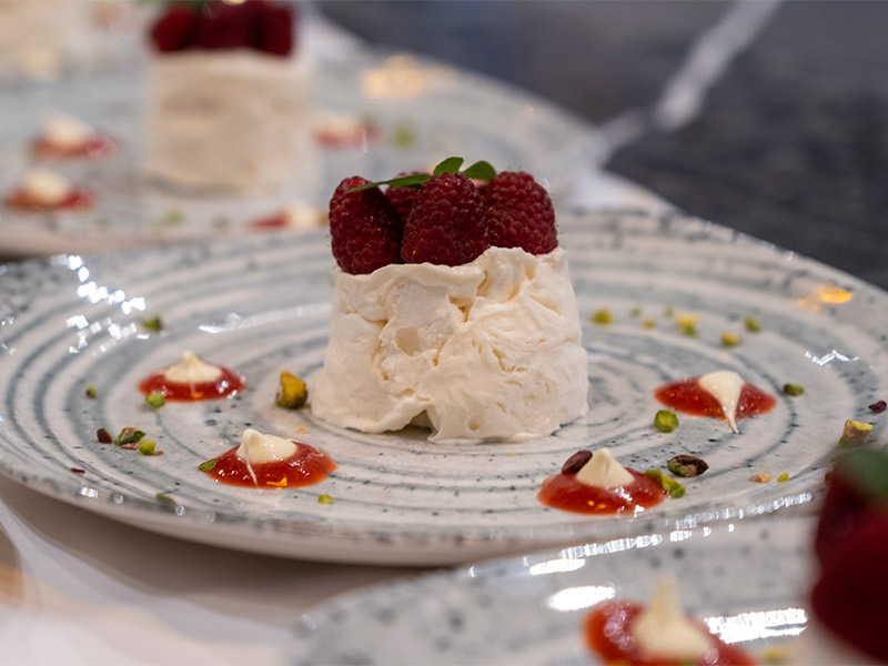 isviçre Meringue with Berries _Dinner_61