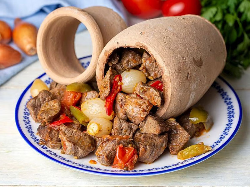 Pul Biber Testi Kebabına Hafif Acılık Kazandırıyor
