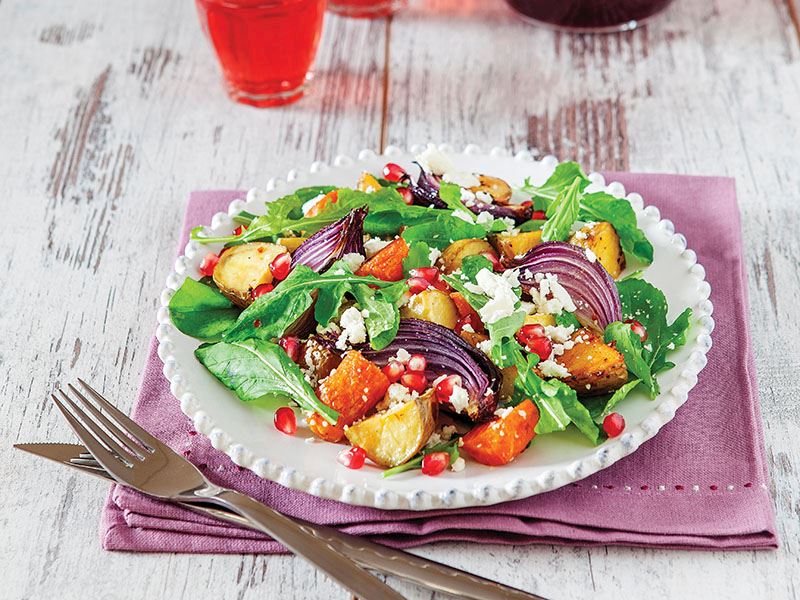 Nar Taneli ve Kırmızı Soğanlı Roka Salatası
