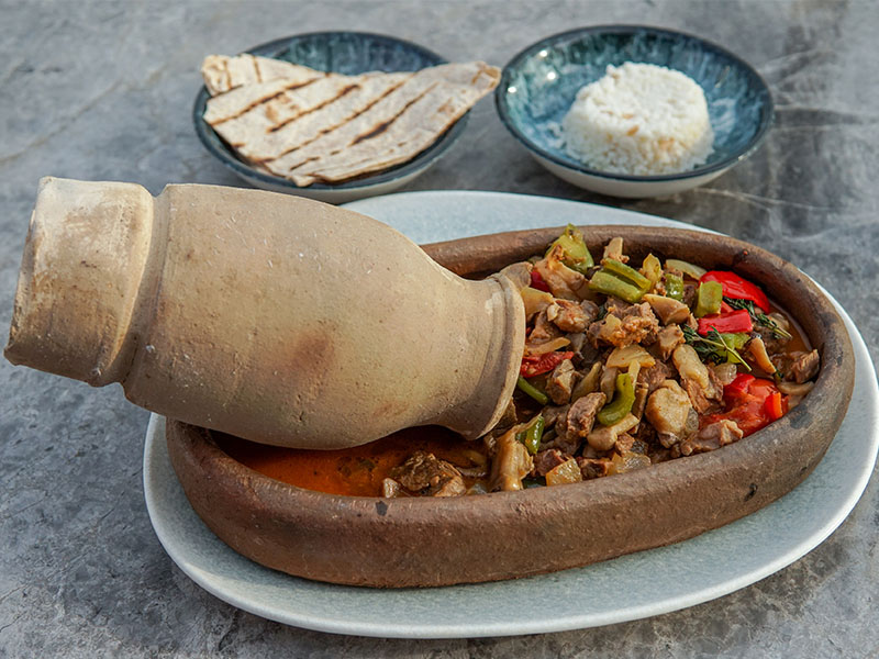Testi Kebabının Ana Malzemesi: Kuzu Eti veya Dana Eti