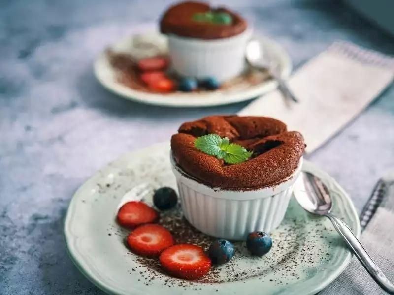 Yumurtanın beyazını iyice çırpmak