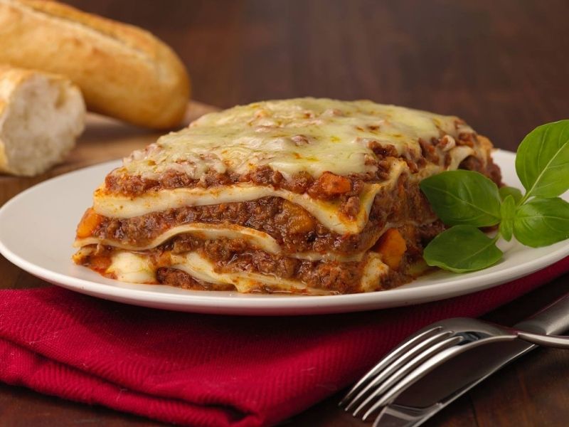 Klasik Bir Dokunuş: Beşamel Sos Ve Bol Mozzarella Karışımı