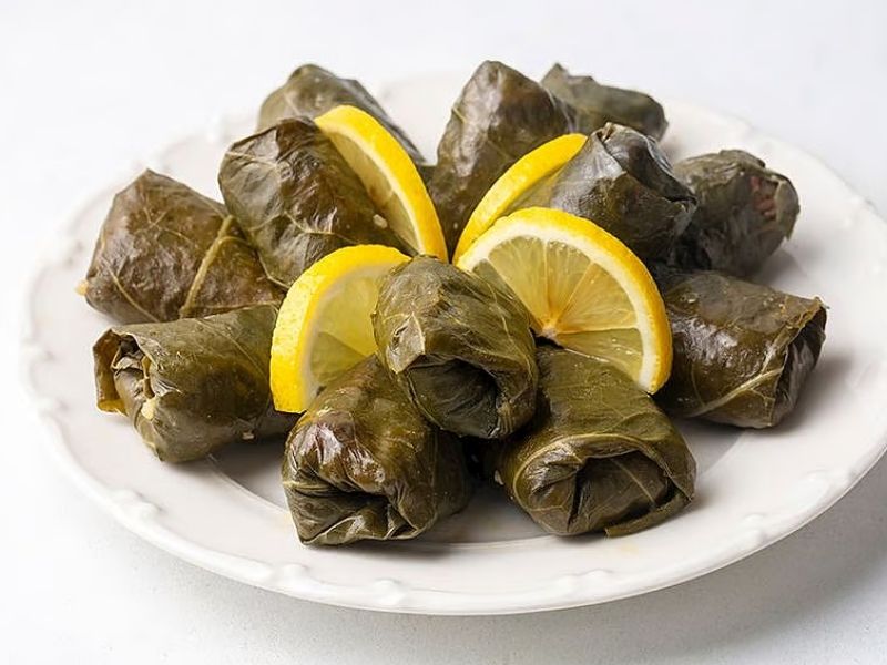 Zeytinyağlı Karalahana Sarması Tarifi