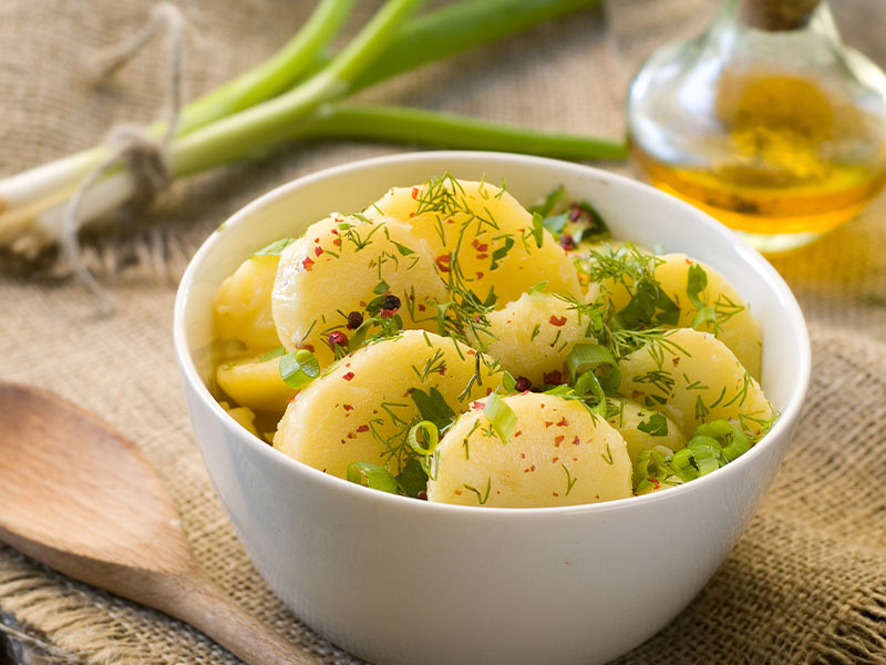 Zeytinyağlı Patates Salatası (Limon ve Taze Soğanlı)