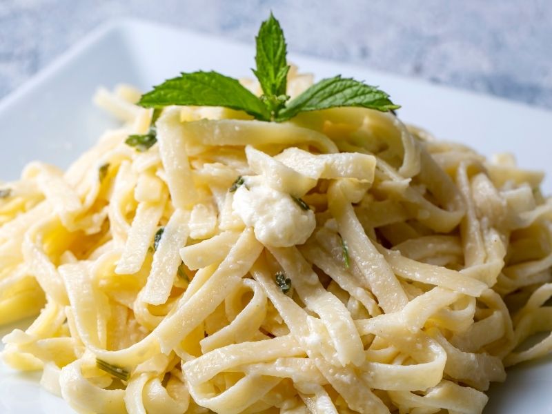 Klasik Bir Lezzet: Ev Yapımı El Kesmesi Erişte