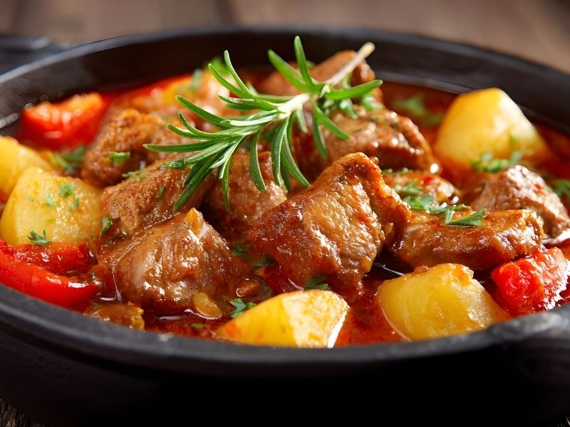 Güveçte Eti Pamuk Gibi Yapan Dokunuş