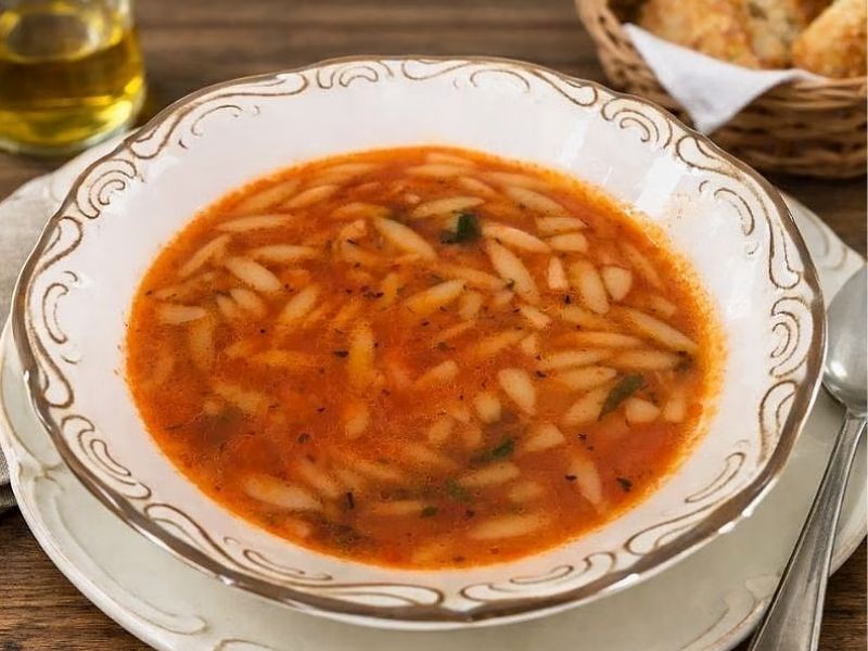 Sarımsaklı Arpa Şehriye Çorbası Tarifi