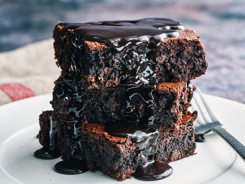 Şerbet ve sosla son dokunuşu yapın