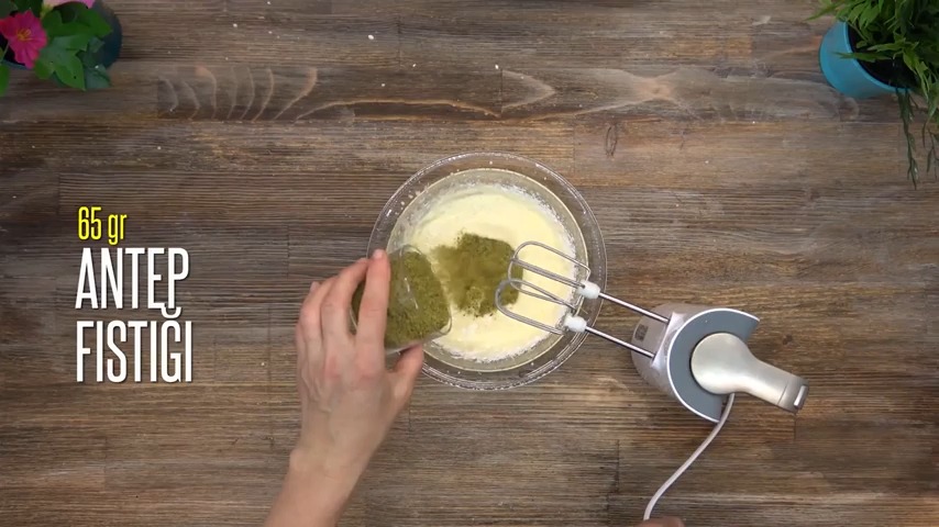 kremaya eklenen antep fıstığı