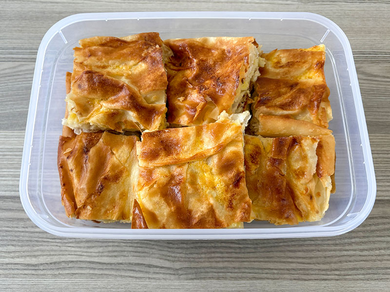 Böreği önceden ısıtılmış fırına verin