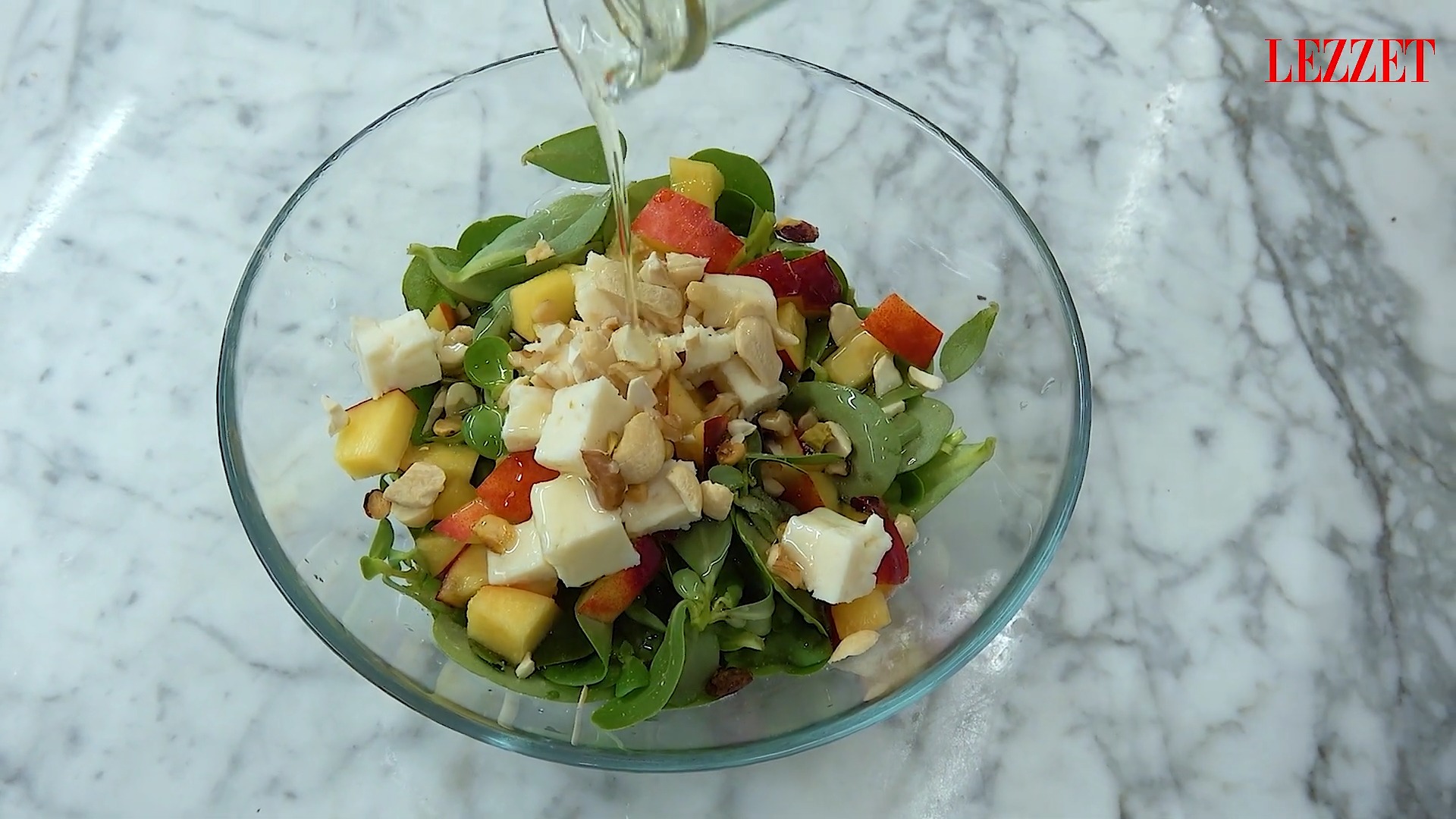 zeytinyağı eklenen salata