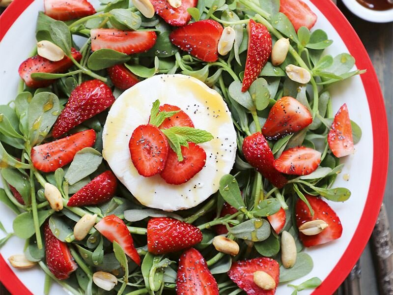 ezine peynirli semizotu ve çilek salatası