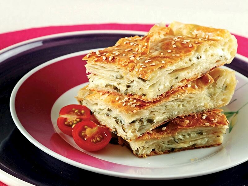 kremalı ve üç peynirli börek