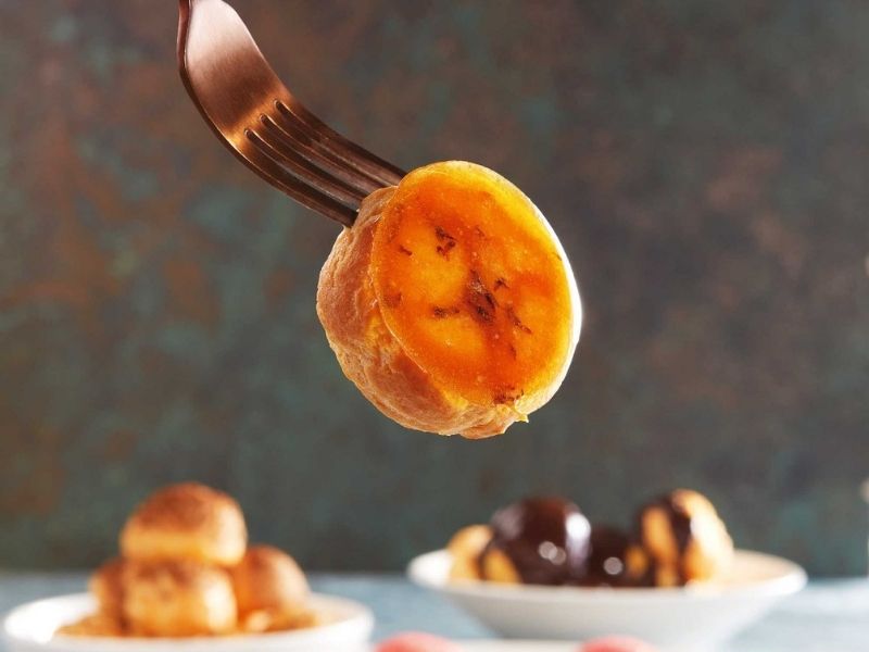 karamelli profiterol